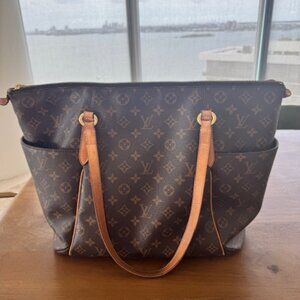 Louis Vuitton Totally MM Tote Bag
